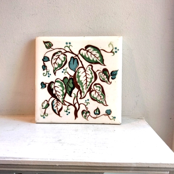 Vintage hand painted leaf theme tile